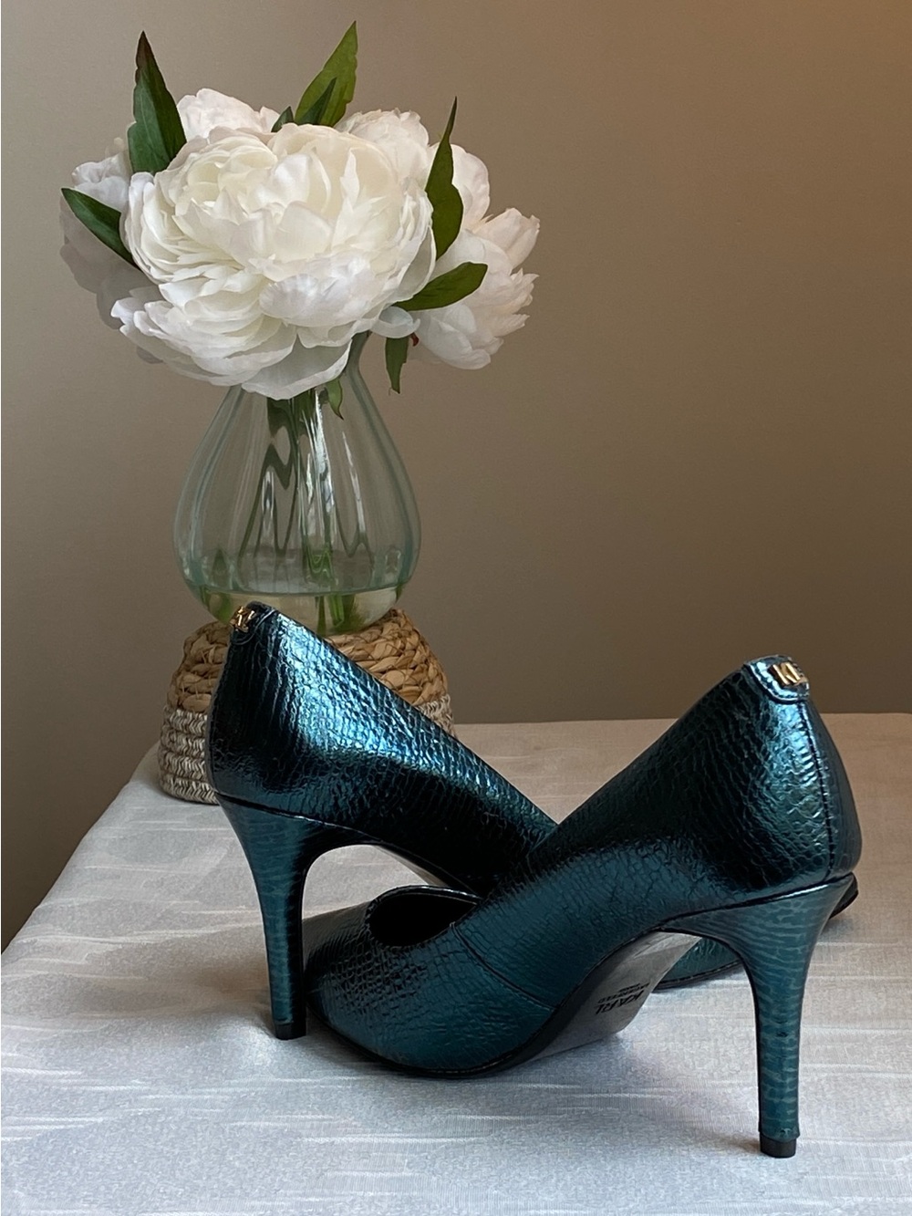 Karl Lagerfeld Metallic Teal Croc-Embossed Pointed Heel Pumps